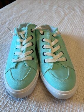 Casual Lace-Up Canvas Sneakers in Mint Aqua